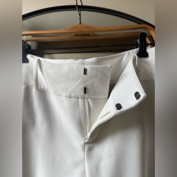 ALICE + OLIVIA | white slim fit trouser with zipper ankled | size 8 - Picture 6 of 8